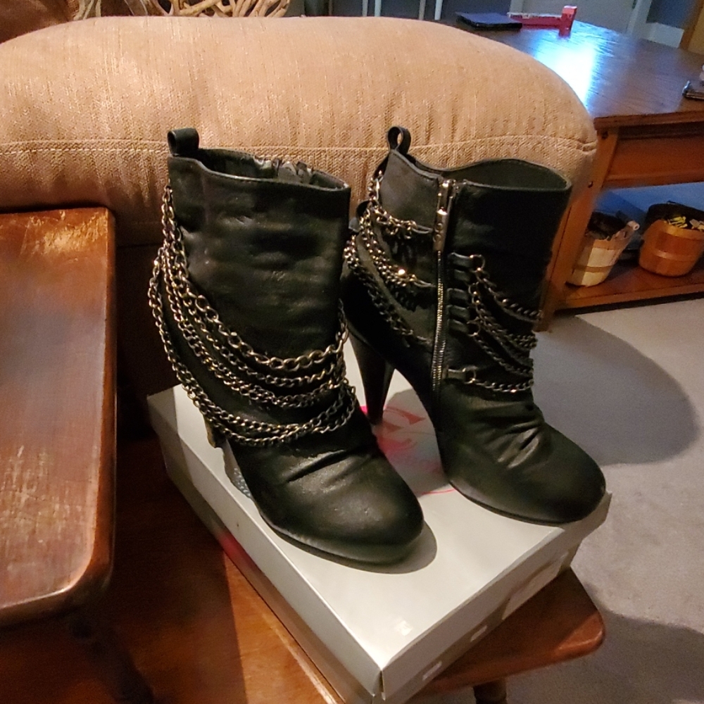Boots - Picture 2 of 3